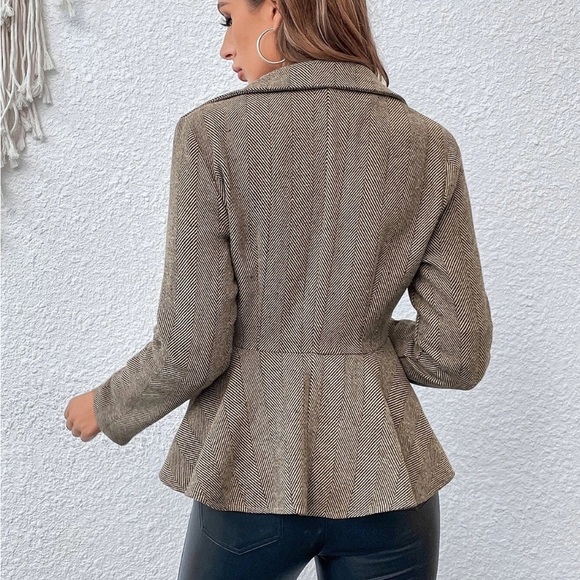 Elegant ruffle hem herringbone brown coat - Picture 4 of 7